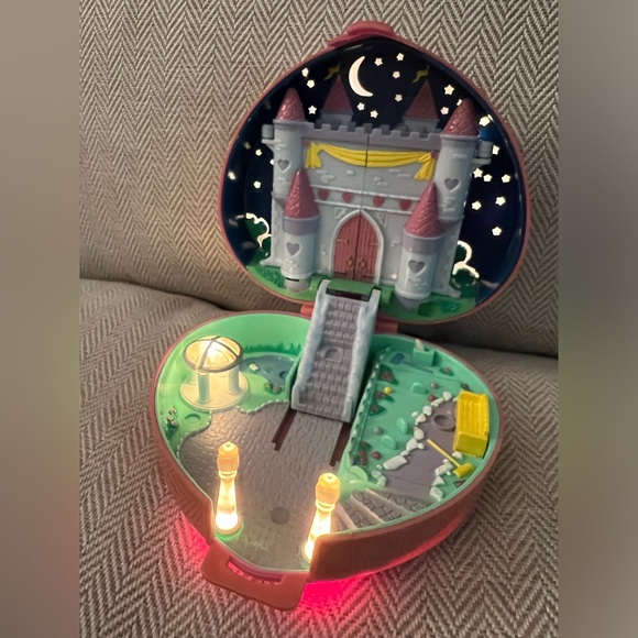 1992 Polly Pocket Starlight Castle - Lights Work - No figures! - Picture 2 of 7